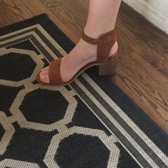 🛍💕Adorable block heel Sandal💕🛍 - Picture 5 of 6